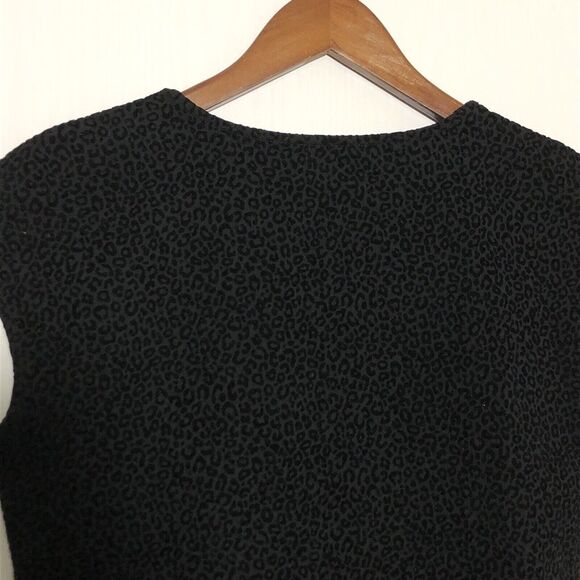 ANN TAYLOR Blouse Womens Medium Petite Black Velvet Animal Pattern Cap Sleeve - Picture 8 of 11